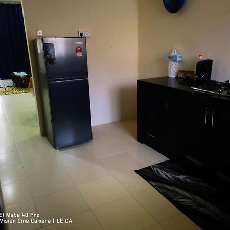 Cahya Homestay Bukit Gambang Bagian luar foto